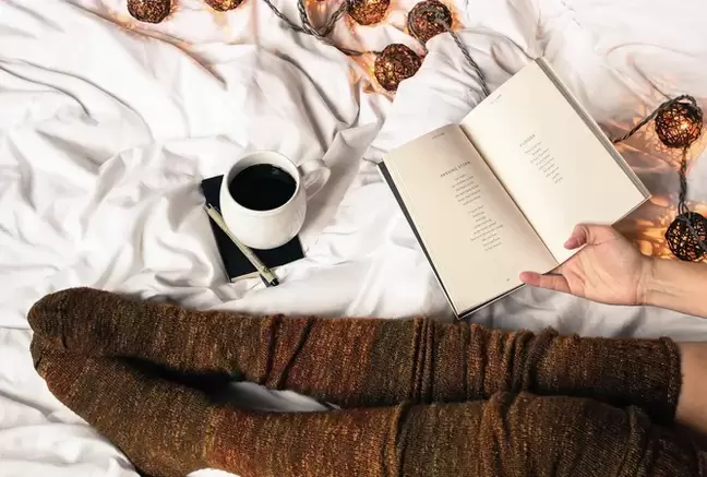 Cando descanse, manteña as pernas por encima do nivel do corazón.