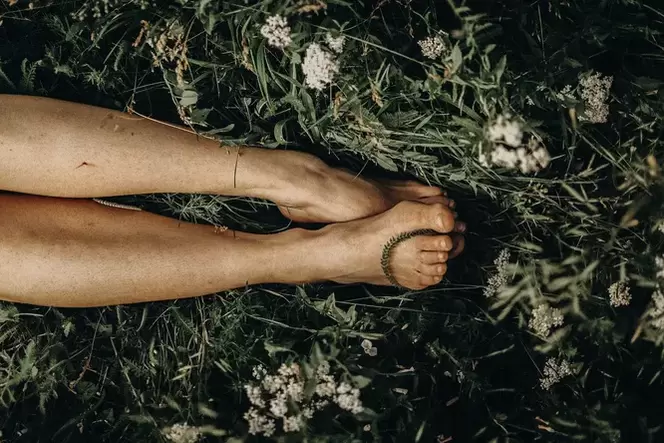 Pernas sans e sen varices